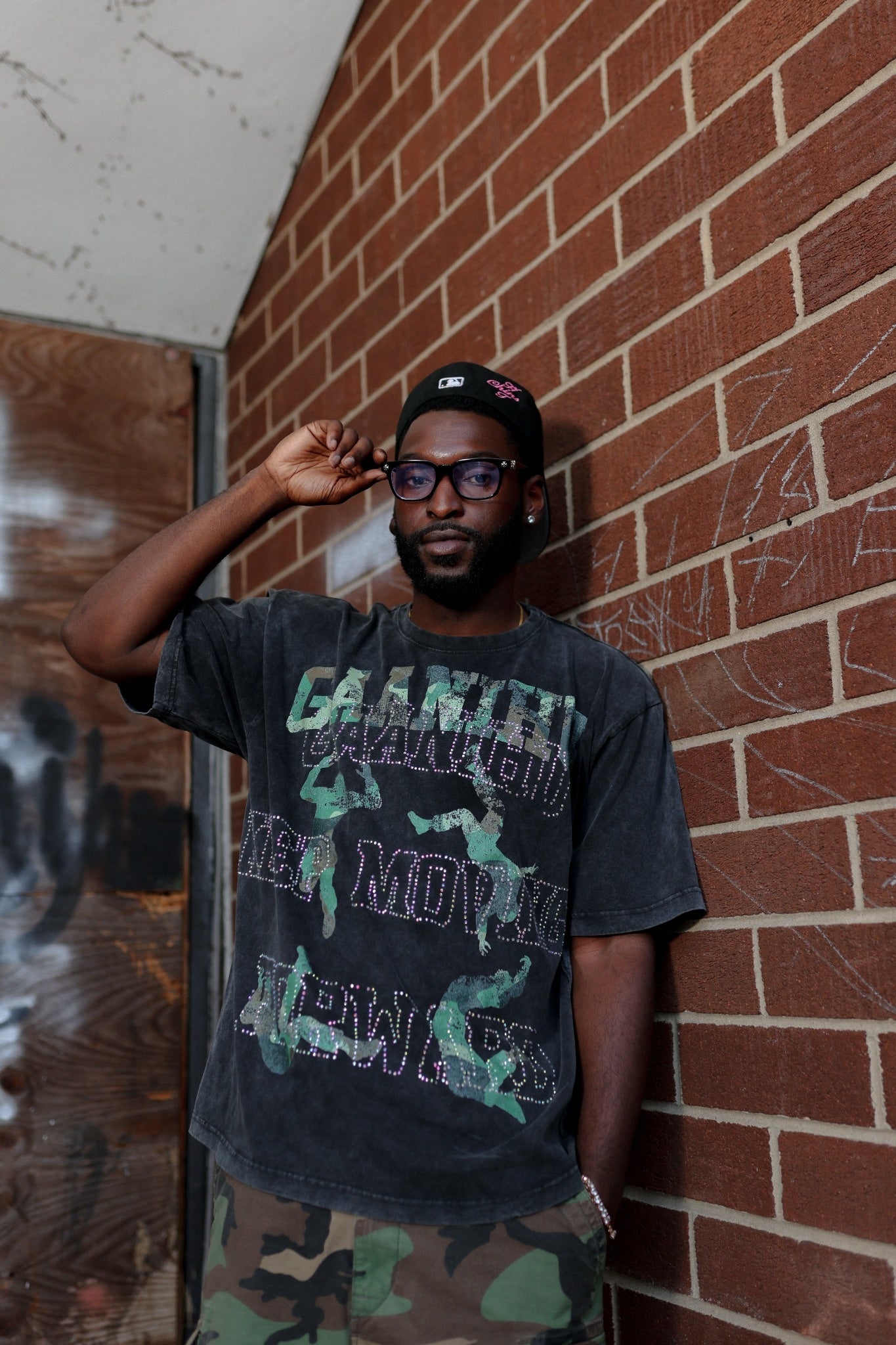 Gaanihu Rhinestone Tee